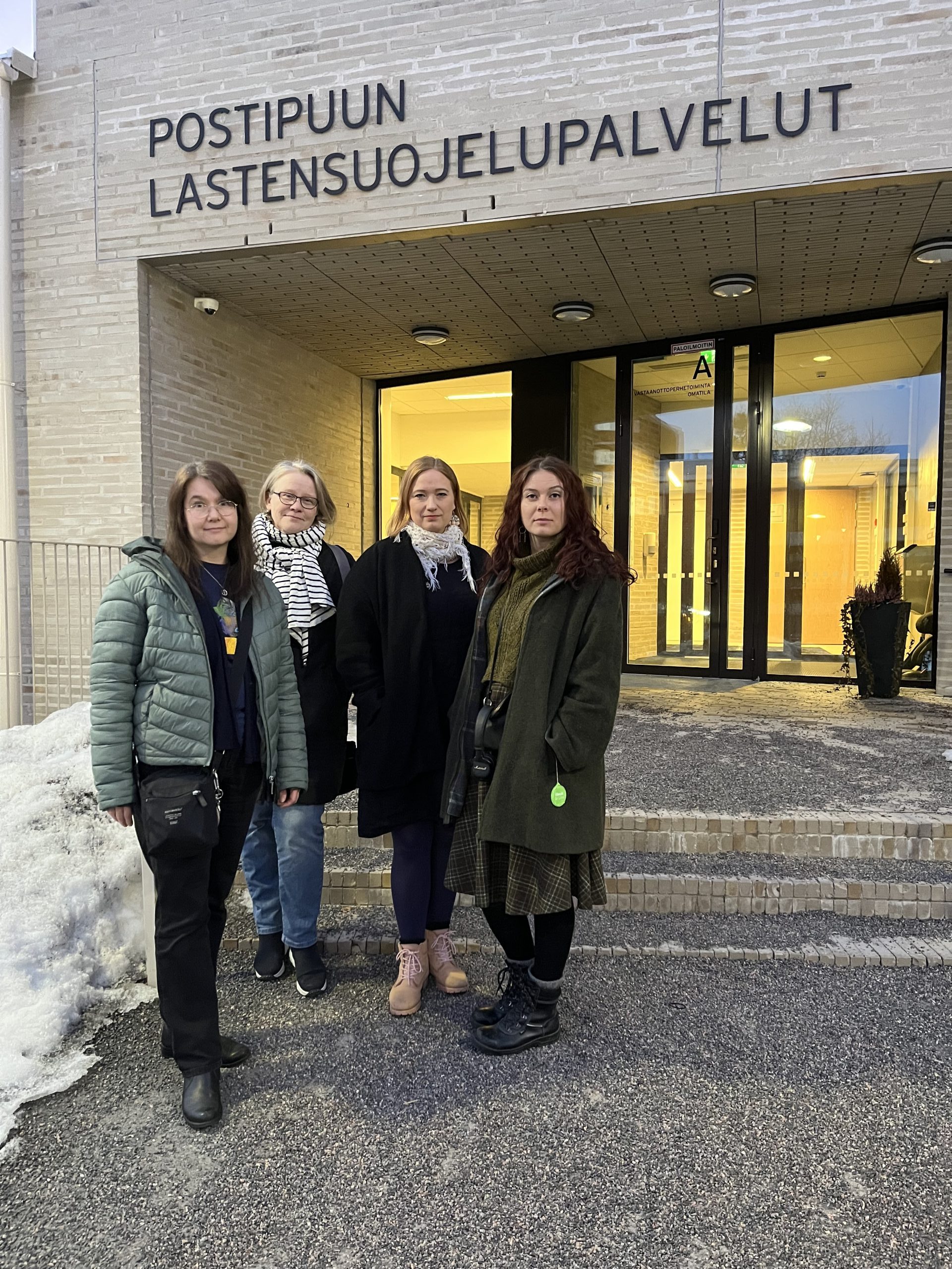 Länsi-Uudenmaan Vihreä aluevaltuustoryhmä vieraili lähisuhde- ja perheväkivaltatyön yksikkö Omatilassa